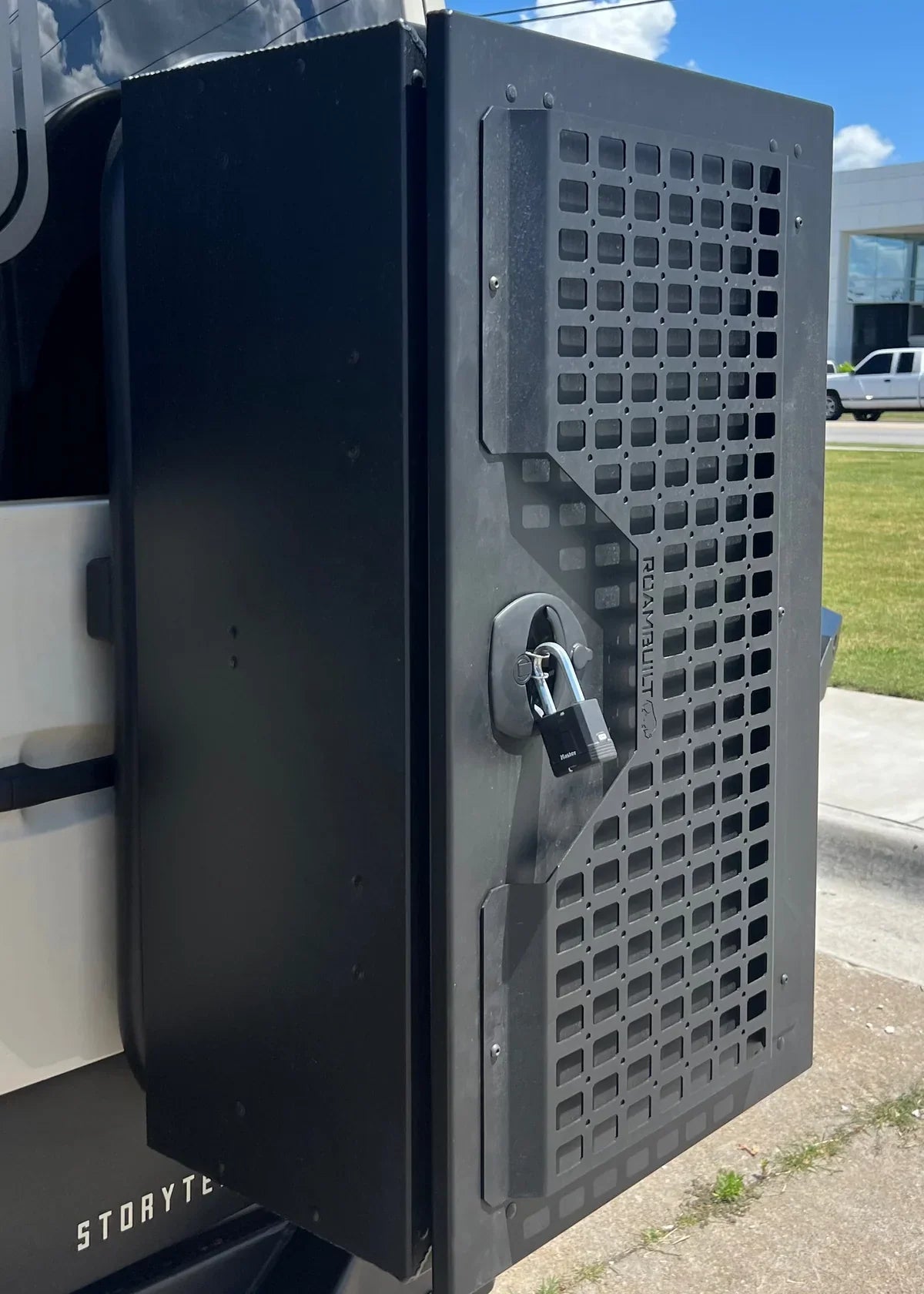 ROAMBUILT Passenger Side Box Mount